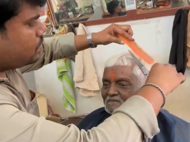 गुना में भाजपा के विधायक पन्नालाल शाक्य ने एक सैलून पर जाकर अपने बाल बनवाए।