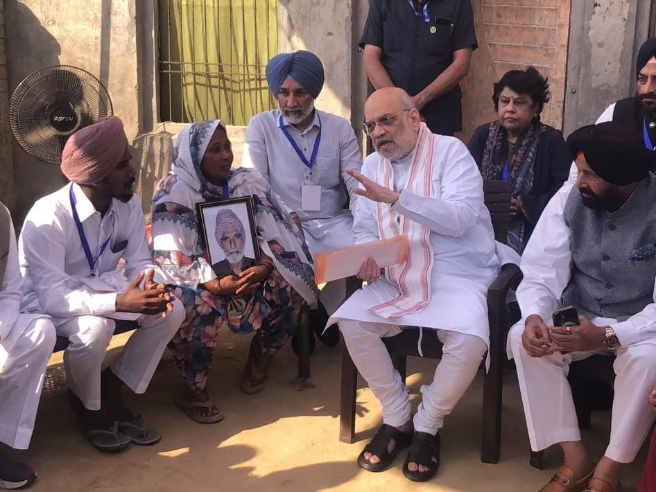 केंद्रीय गृहमंत्री अमित शाह ने संगरूर में सुसाइड करने वाले गुलजार के परिजनों से मुलाकात की। - Dainik Bhaskar