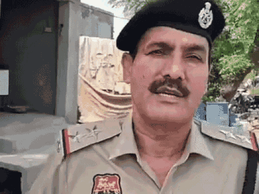 मामले की जानकारी देते हुए रादौर थाना प्रभारी राजेश कुमार।