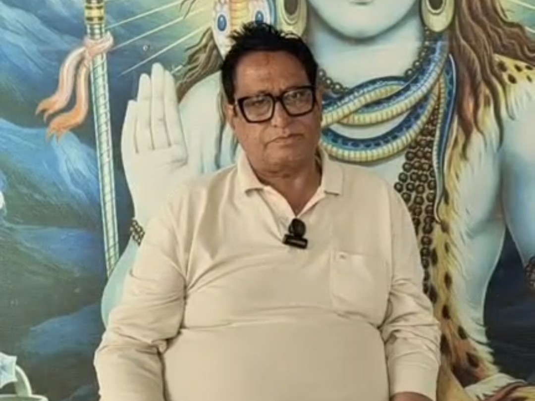 शिवलाल डोडा जानकारी देते हुए।