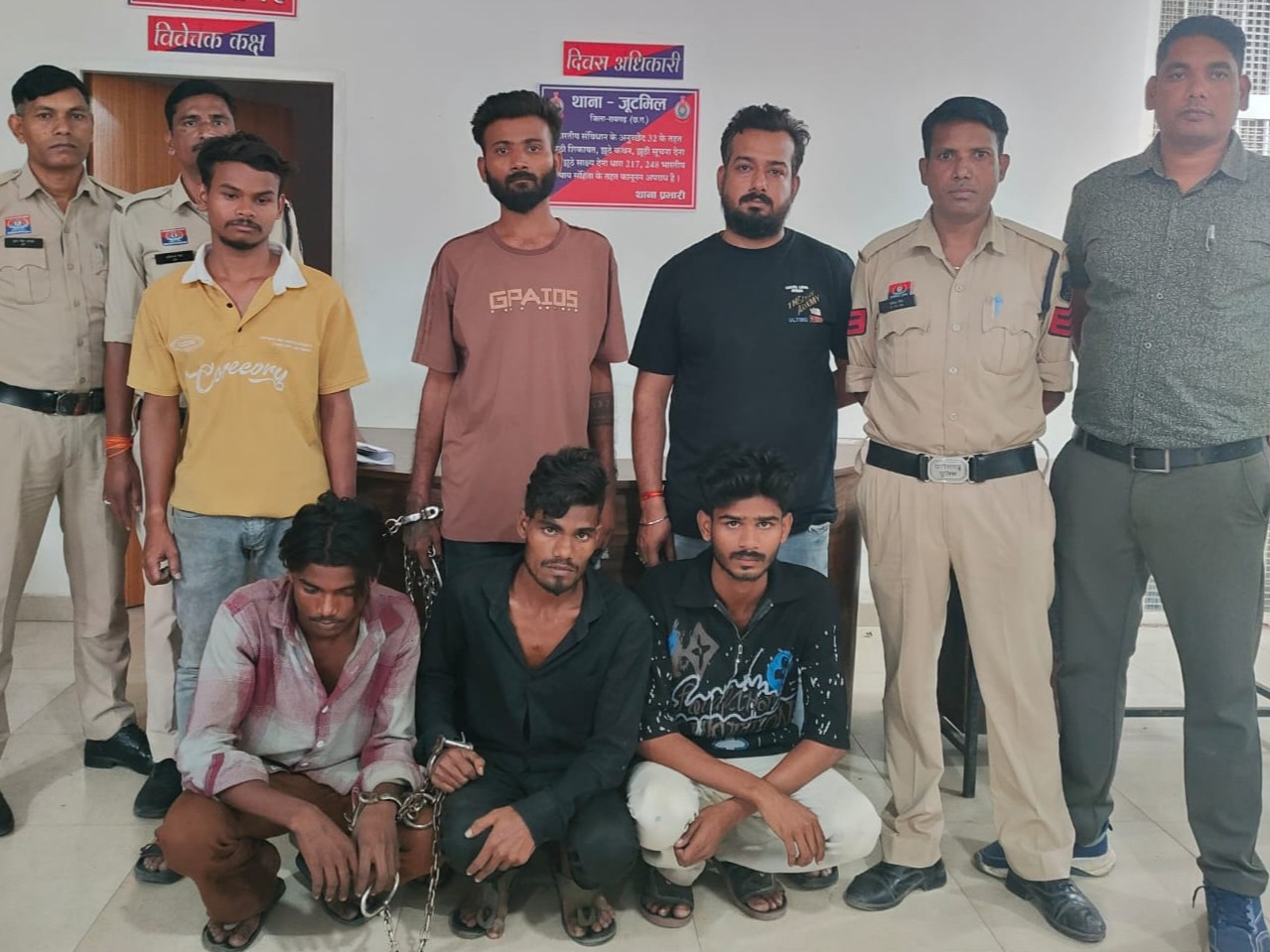 घटना की सुचना के बाद पुलिस ने सभी आरोपियों को गिरफ्तार कर लिया - Dainik Bhaskar