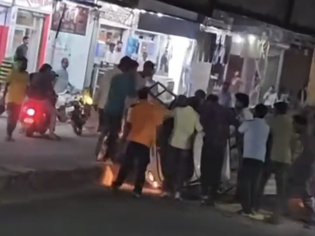 Baran Hospital Road Accident | Car Crashes Into Divider, Driver Safe