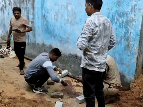 घटना के बाद पुलिस मौके पर पहुंची। अगले दिन घटनास्थल की जांच की गई।