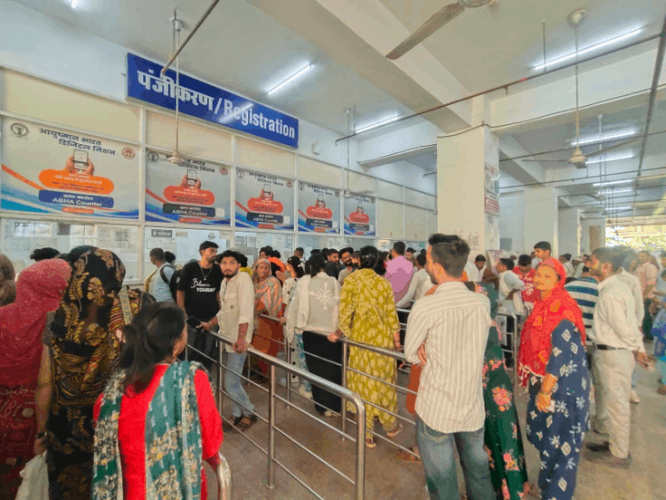 हड़ताल के चलते ओपीडी के कई कमरों में ताले लटके मिले।