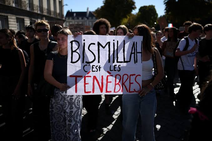 Young protesters displayed a poster with the slogan 'Bismillah, se le tenebre' in the French city of Nantes on October 13.