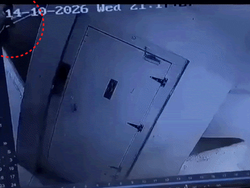 CCTV फुटेज में बच्ची के नीचे फेंकने के बाद 10 साल की बच्ची भागने हुए दिखी। - Dainik Bhaskar