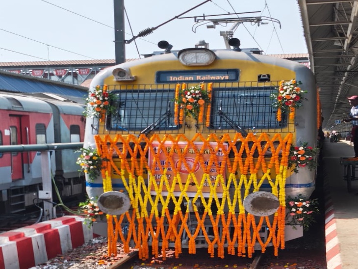पहली बार ट्रेन रावघाट पहुंची।