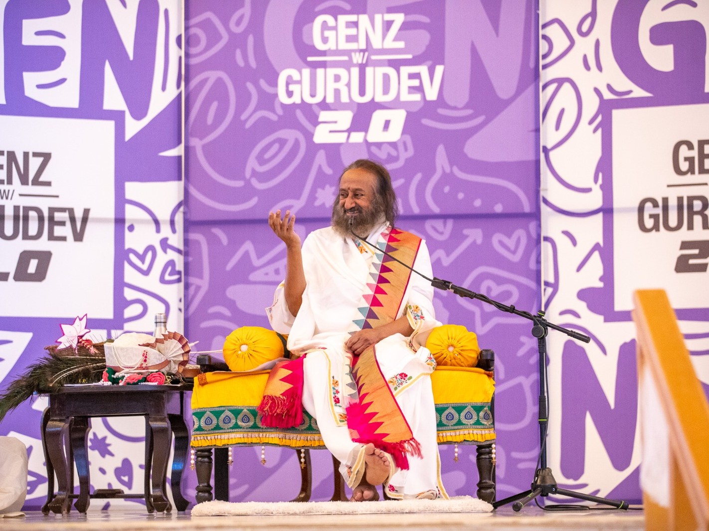 बेंगलुरु में श्रीश्री रविशंकर से मिले मुजफ्फरनगर के युवा, जीवन में अलग पहचान बनाने की मिली सीख
