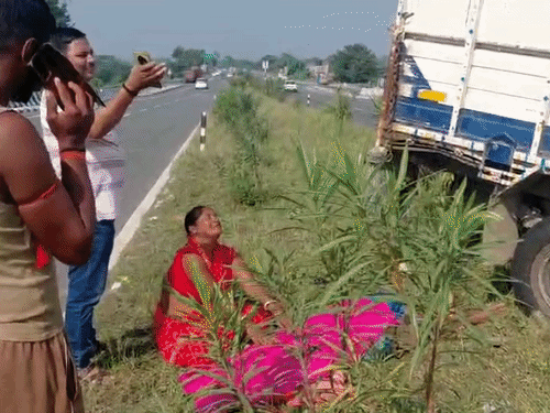 एक मजदूर की मौत, 10 से ज्यादा घायल; 2 की हालत गंभीर, सभी हाजीपुर काम करने जा रहे थे|बाढ़,barh - Dainik Bhaskar