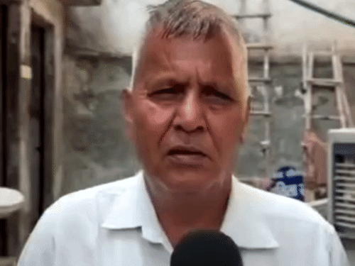 हरियाणा पुलिस के रिटायर्ड सब इंस्पेक्टर सुरजीत बैंसला मामले की जानकारी देते हुए।
