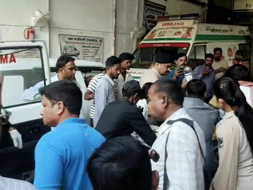 कई घायलों का मनेंद्रगढ़ सिविल अस्पताल में इलाज जारी है।