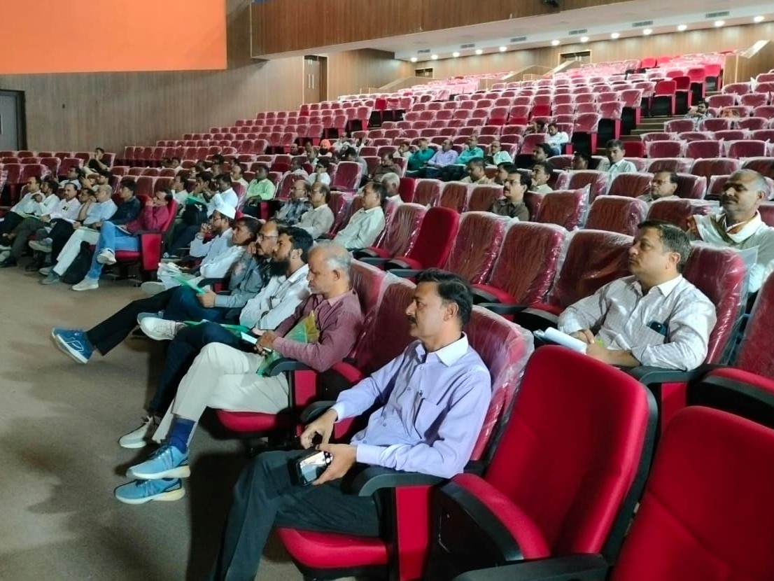 प्रशिक्षण कार्यक्रम में 120 अधिकारियों ने भाग लिया।