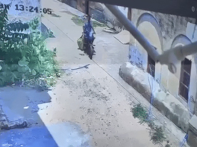 फुटेज में एक संदिग्ध व्यक्ति घर में प्रवेश करता और रेकी करता दिखाई दे रहा था।