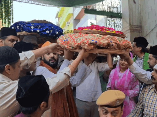 बॉलीवुड एक्टर रितेश देशमुख कड़ी सुरक्षा में परिवार सहित पहुंचे अजमेर दरगाह।