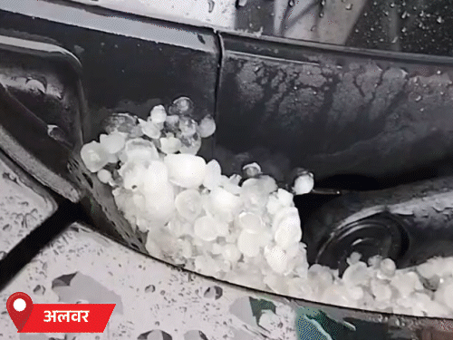 राजस्थान के जयपुर, श्रीगंगानगर में शुक्रवार को बारिश हुई। वहीं, अलवर, कोटपूतली-बहरोड़ में ओले भी गिरे।