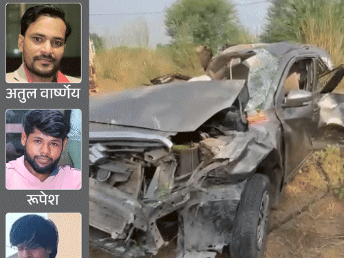 खाटू श्याम मंदिर से दर्शन कर लौट रहे थे, टायर फटने के बाद तेज रफ्तार कार खाई में पलटी|आगरा,Agra - Dainik Bhaskar