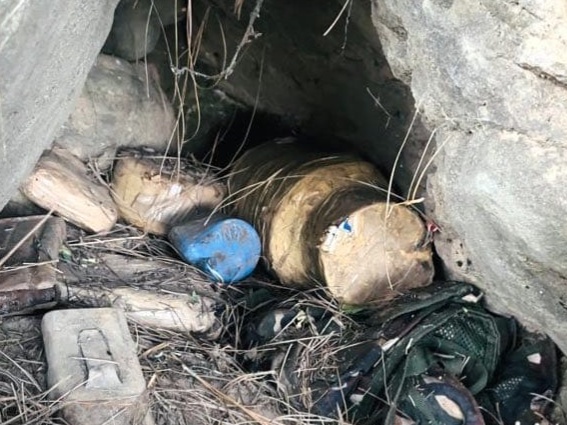 लाइट मशीन गन की मैगजीन भी मिली; एक दिन पहले 2 आतंकी मददगार गिरफ्तार हुए थे|देश,National - Dainik Bhaskar