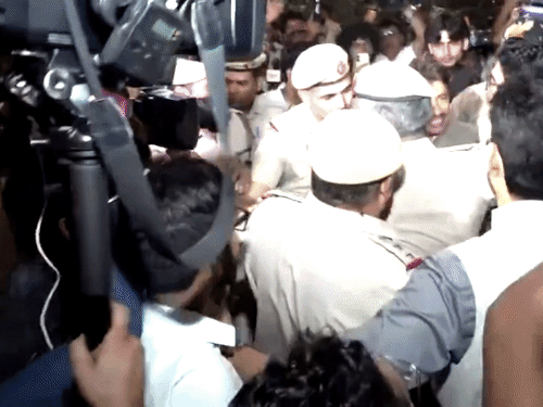 कांग्रेस सांसद इमरान मसूद को पुलिस ने हिरासत में लिया।