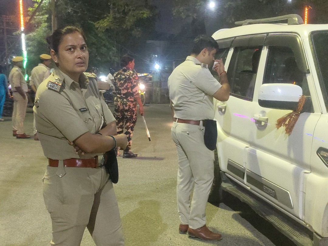 आस्था मंदिर के पास जिला स्कूल कैंपस में स्ट्रॉन्ग रूम बनाया गया है।