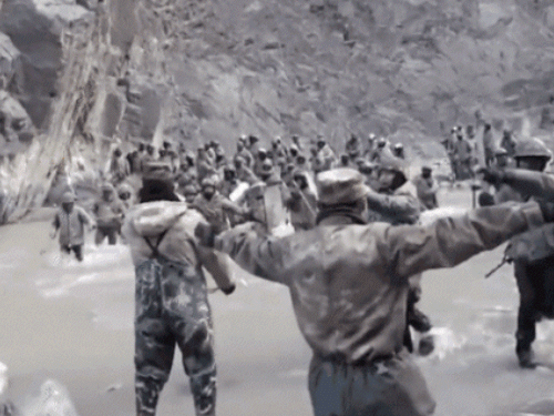 हे छायाचित्र लडाखच्या गलवान खोऱ्यात 15 जून 2020 रोजी भारत आणि चीनच्या सैनिकांमध्ये झालेल्या रक्तरंजित चकमकीचे आहे. यानंतर दोन्ही देशांमधील वाद अधिकच चिघळला.