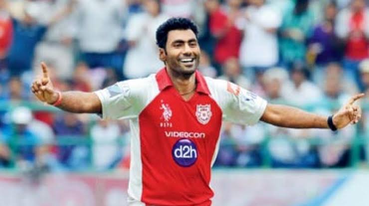 अवाना ने IPL 2012, 2013 और 2014 सीजन मिलाकर पंजाब किंग्स के लिए 33 मैच खेले। उन्होंने 39 विकेट लिए।
