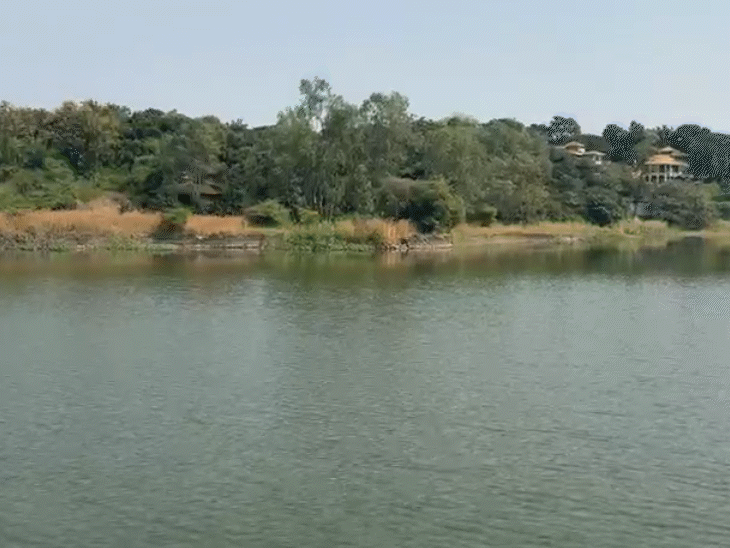 केरवा डैम में कई कब्जे मिले। यह लिस्टेड किए गए हैं।