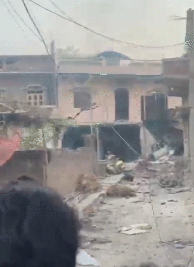 धमाके के बाद क्षतिग्रस्त मकान।
