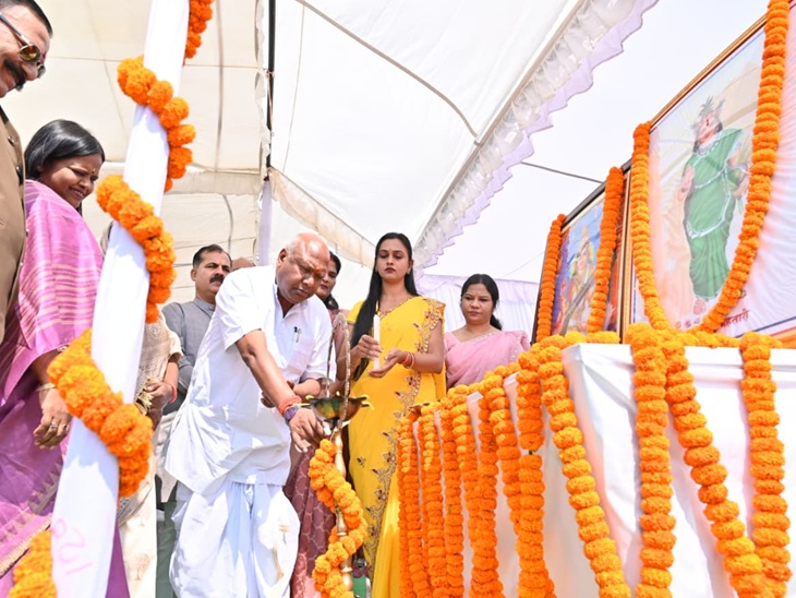 सांसद ने दीप प्रज्जवलित कर किया प्रतियोगिता का शुभारंभ