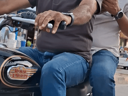 उद्योग नगर थाना SHO राजेश बुडानिया कॉन्स्टेबल देवीलाल के साथ रेड करने गए।