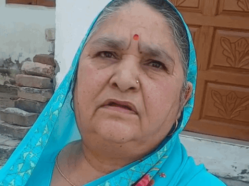 ताई पार्वती देवी ने बताया कि जमीन के विवाद के बाद उन्होंने नीरज के परिवार से दूरी बना ली।