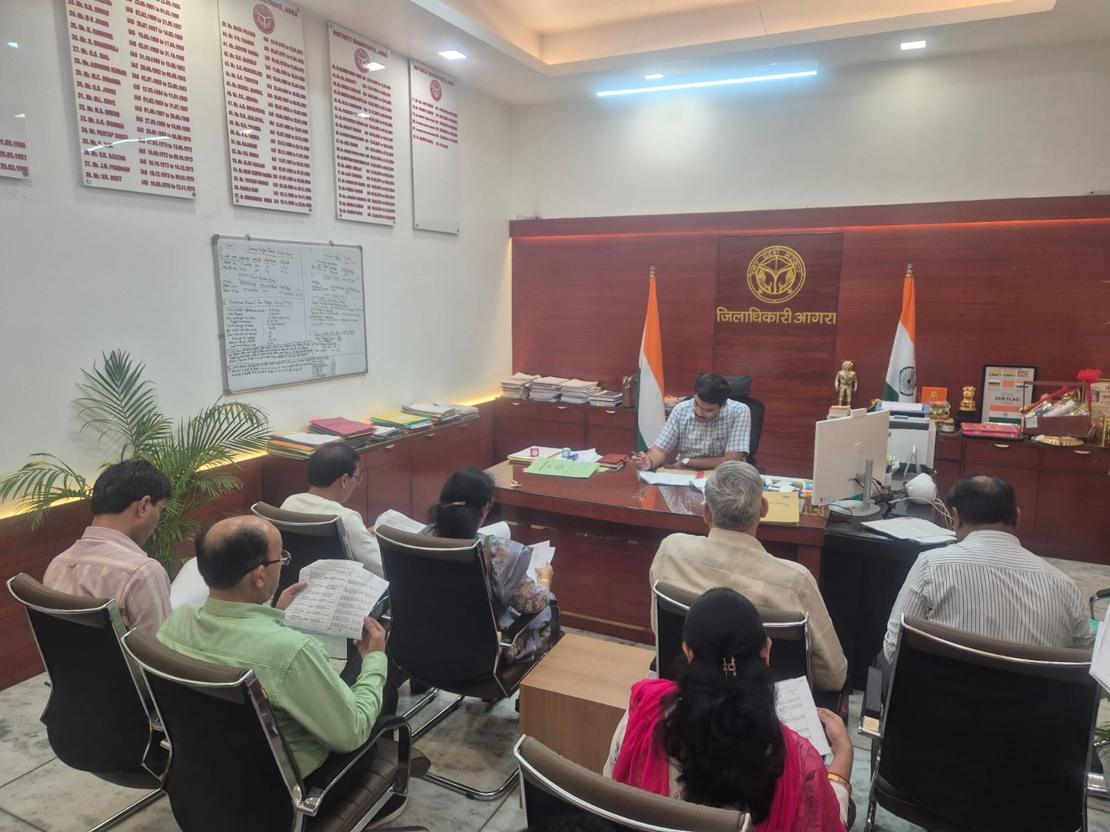 परीक्षा को लेकर डीएम मनीष बंसल ने की बेैठक