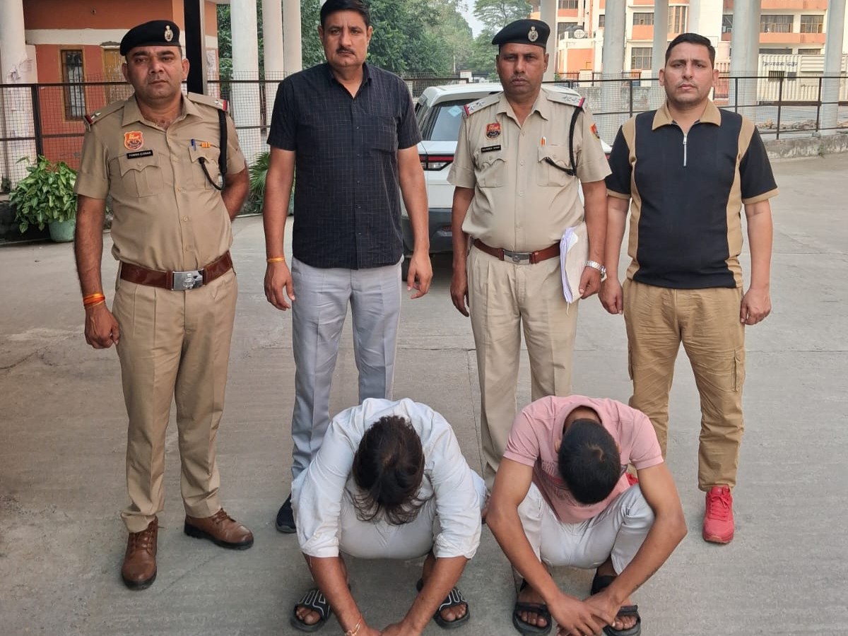 पानीपत पुलिस की गिरफ्त में आरोपी। - Dainik Bhaskar