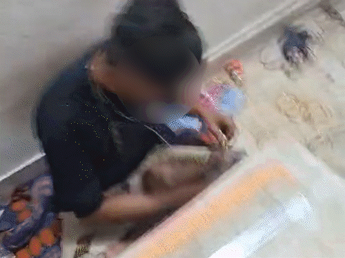 भट्टा बस्ती इलाके में कई दिन पड़ताल के बाद हम चूड़ी कारखानों में पहुंचे जहां 4 बच्चे बाल मजदूरी करते हुए मिले।
