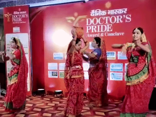झिझिया नृत्य की प्रस्तुति।