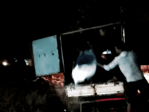 भिलाई में खाद्य विभाग की टीम ने मारा छापा।