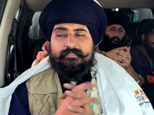 ब्यास निवासी निहंग ने पंडित को लेकर वीडियो में कई दावे किए।