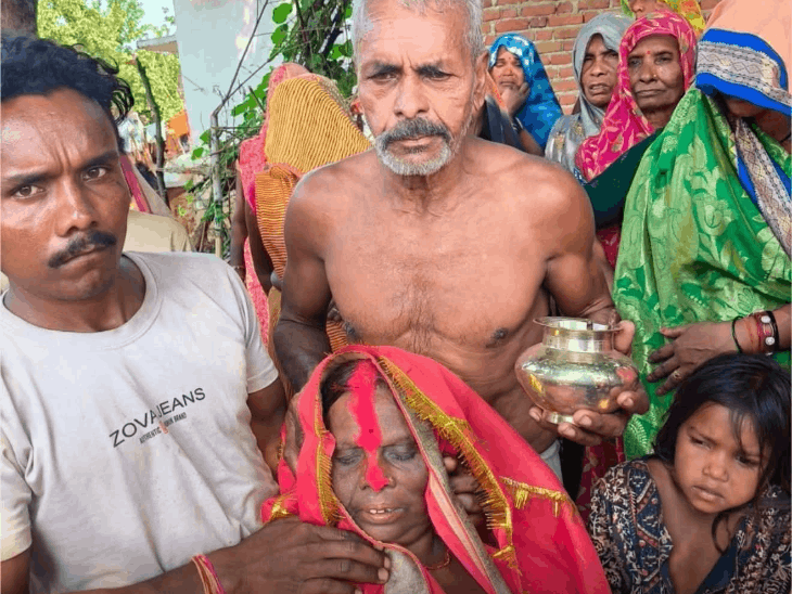 विमला कोल पिछले 4 दिनों से जल सत्याग्रह कर रही थी। जल सत्याग्रह के दौरान ही उनकी तबीयत बिगड़ गई थी।