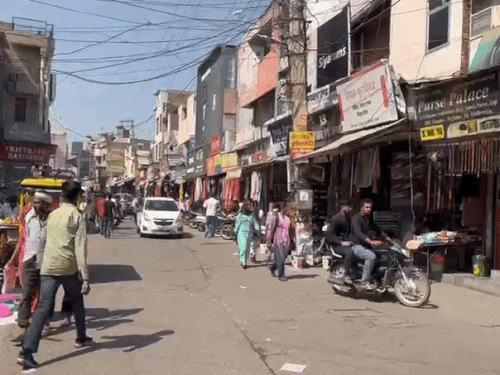 एसपी सिद्धांत जैन के निर्देश पर बाजारों में नाकेबंदी; चार पहिया वाहनों की नो-एंट्री|हिसार,Hisar - Dainik Bhaskar