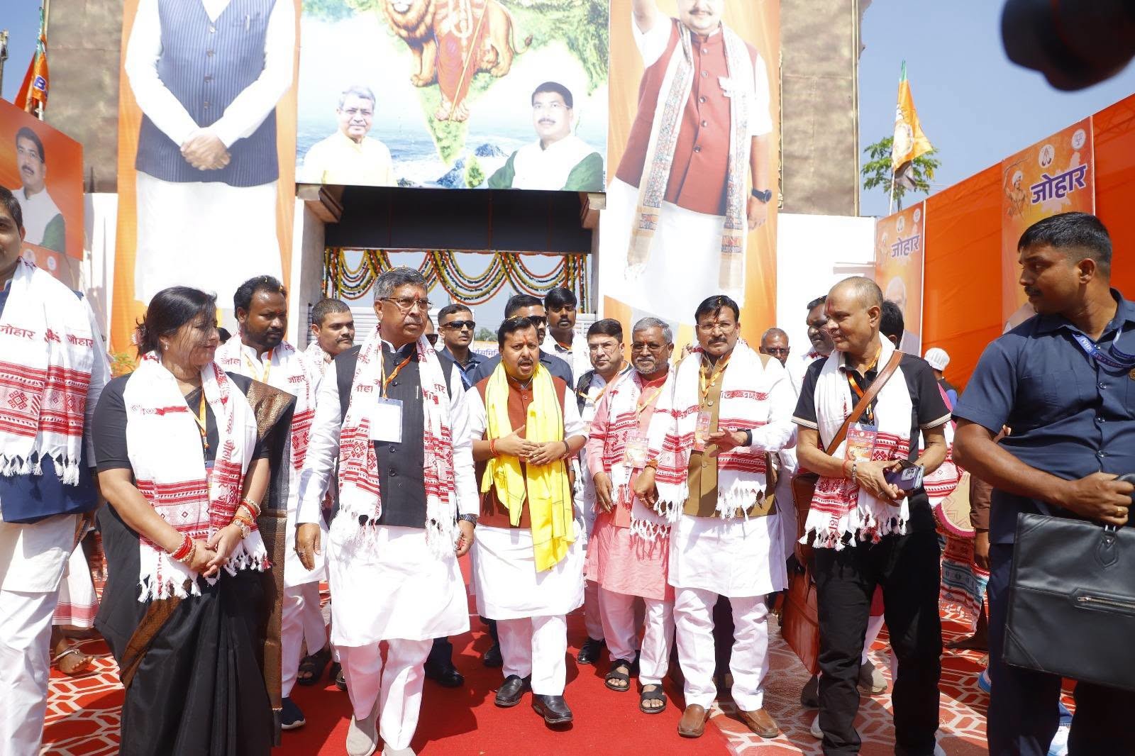 राष्ट्रीय अध्यक्ष की मौजूदगी में प्रदेश नेतृत्व के साथ संगठन की प्राथमिकताओं और आगामी कार्यक्रमों पर चर्चा की जा रही है।