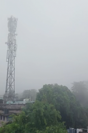 बंगाल की खाड़ी में बन रहे निम्न दबाव के क्षेत्र के चक्रवाती तूफान में बदलने की संभावना के बीच 27 अक्टूबर से मौसम का मिजाज बदलने का पूर्वानुमान है।
