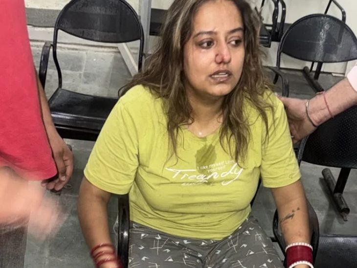 पत्नी ट्विंकल समराला चौक पर अपना सैलून चलाती है। मारपीट के बाद घायल हालत में।