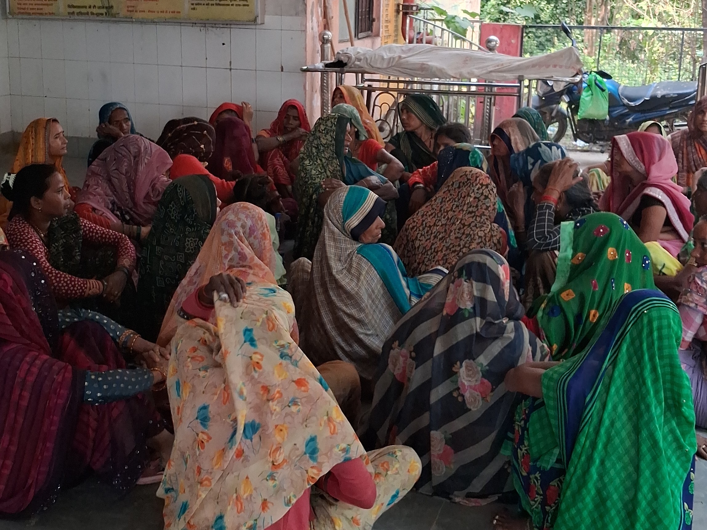 H Rampura Woman Dies After Chest Pain in Jalaun | Rampura CHC Treatment News
