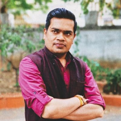 प्रेस क्लब अध्यक्ष मोहन तिवारी की शिकायत पर FIR दर्ज की गई है।