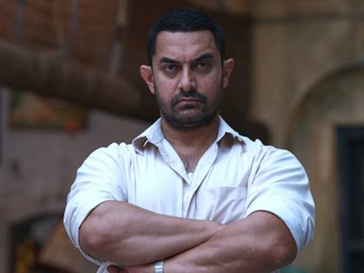 आमिर खान की‘दंगल’ (2016) भारत की सबसे ज्यादा कमाई करने वाली फिल्म है। इसने दुनियाभर में 2,000 करोड़ रुपए से ज्यादा का कारोबार किया था।