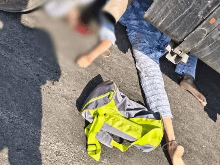 रायपुर VIP चौक पर ट्रक ने स्कूटी सवार मां-बेटी को रौंद दिया।