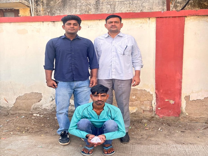 CIA महेंद्रगढ़ की टीम ने पकड़ा, संदिग्ध अवस्था में घूम रहा, तलाशी में हेरोइन बरामद|नारनौल,Narnaul - Dainik Bhaskar