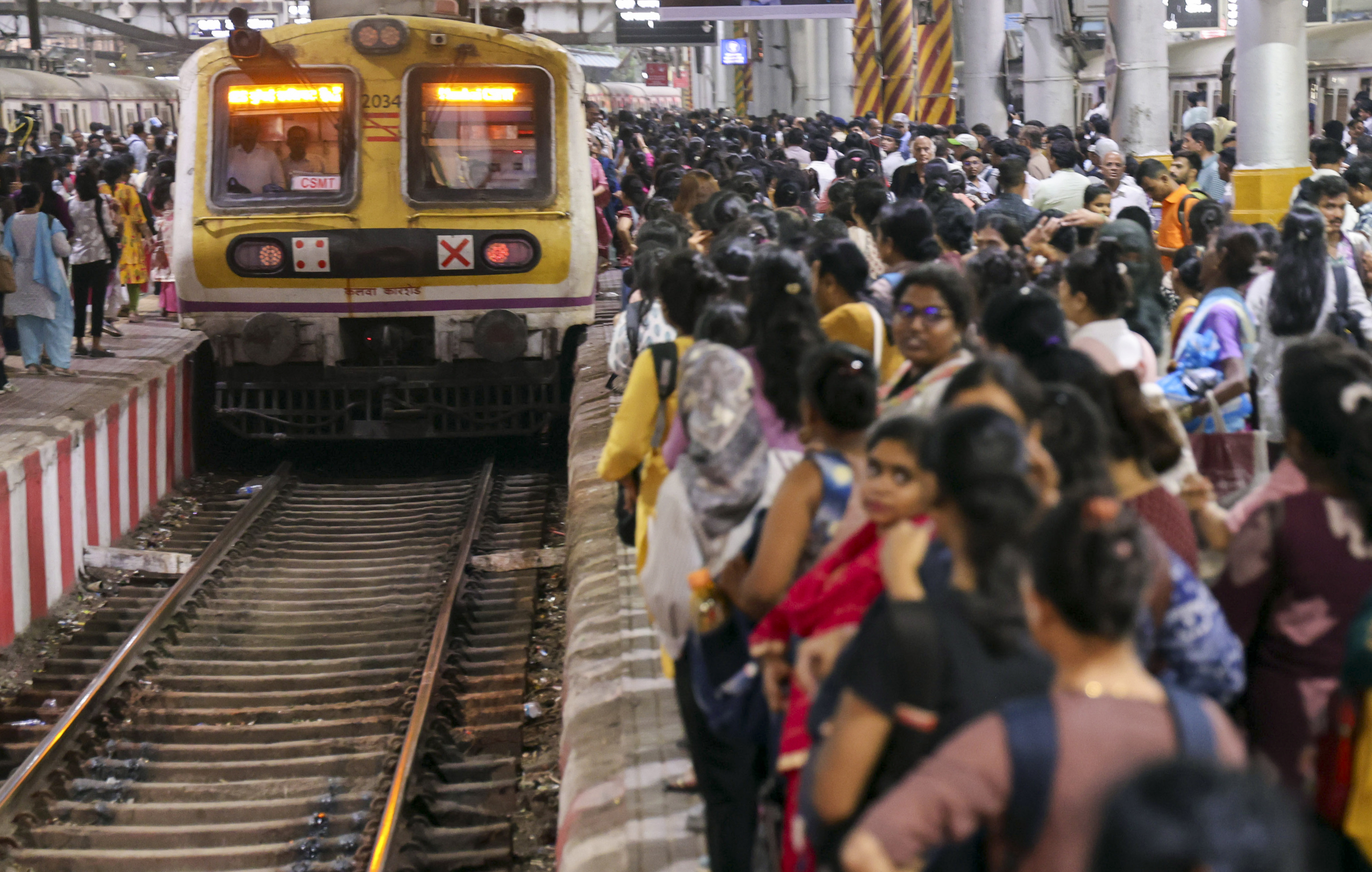 Mumbai Local Train Disruption | Vikhroli-Thane Line Fire & Track Accident