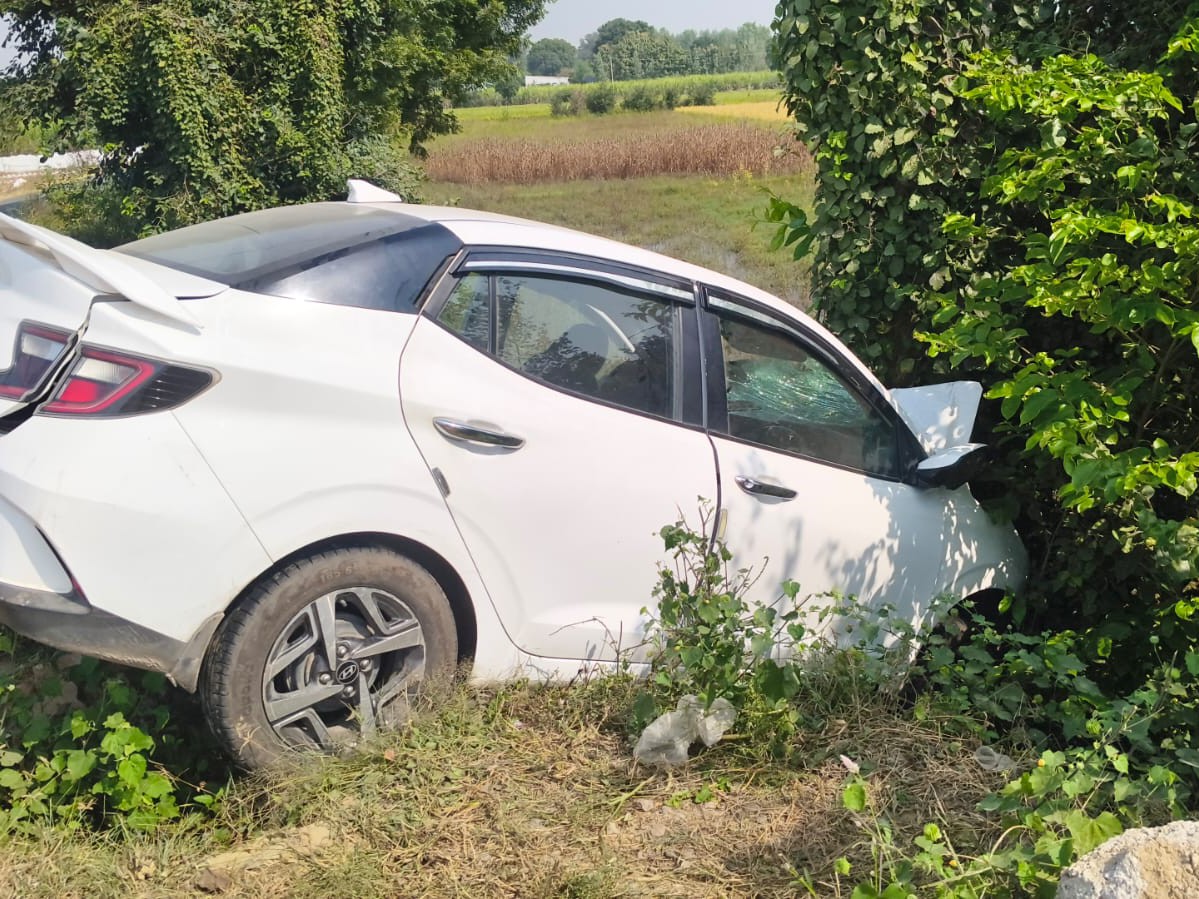 National Highway 19 Accident | Unnao Family Car Crashes Into Tree