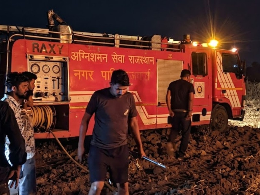 Ratanpura Fire Incident | Fire Brigade Extinguishes Paddy Straw Blaze