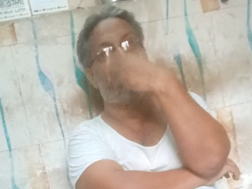 व्यापारी ने कहा- बिल सिर्फ असली वर्क का देते हैं, नकली का नहीं।